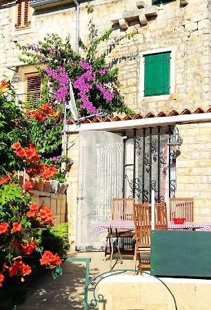 Apartment Alena With Terrace And Garden Center Jelsa Jelsa  Exterior photo