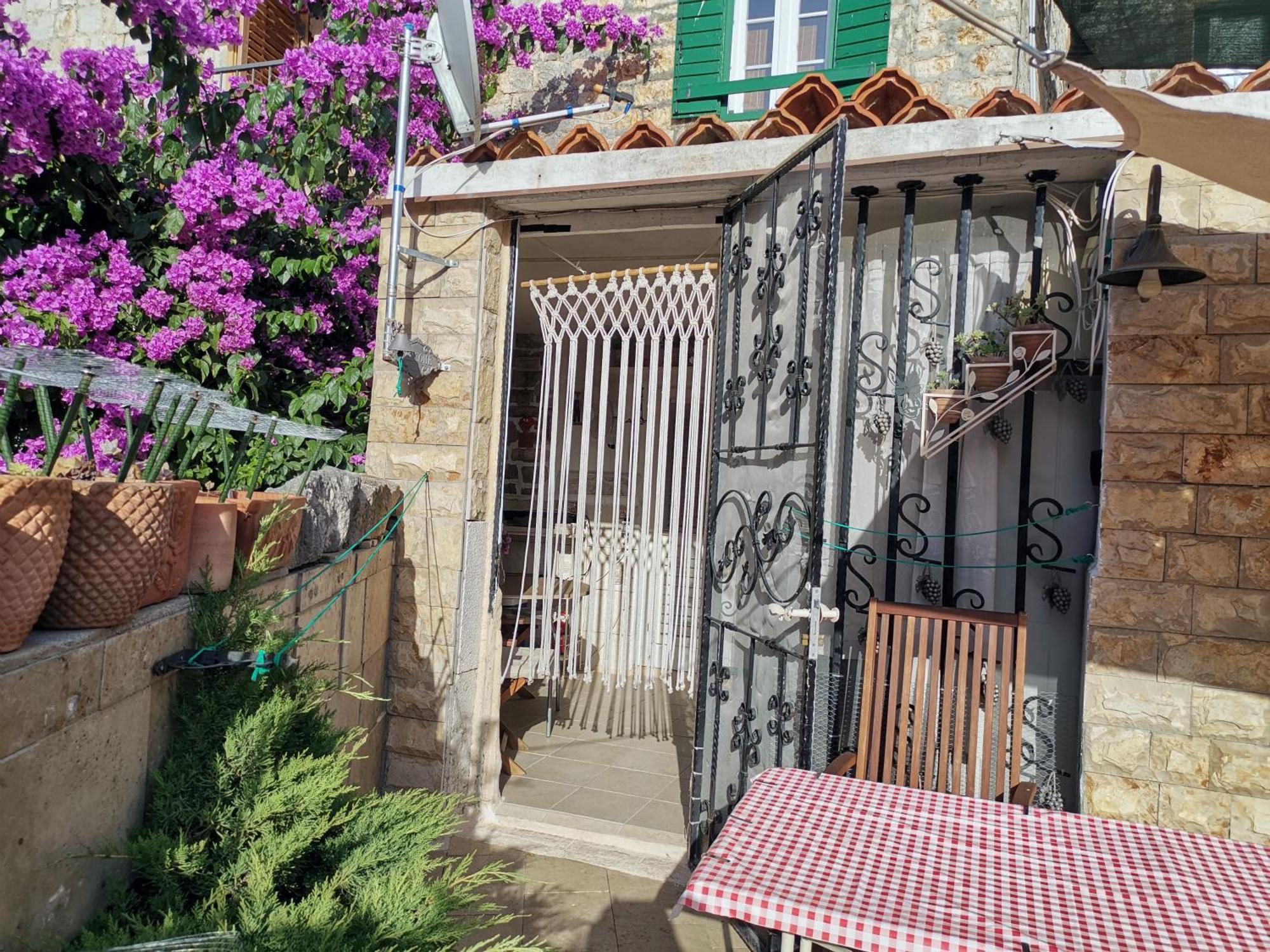 Apartment Alena With Terrace And Garden Center Jelsa Jelsa  Exterior photo